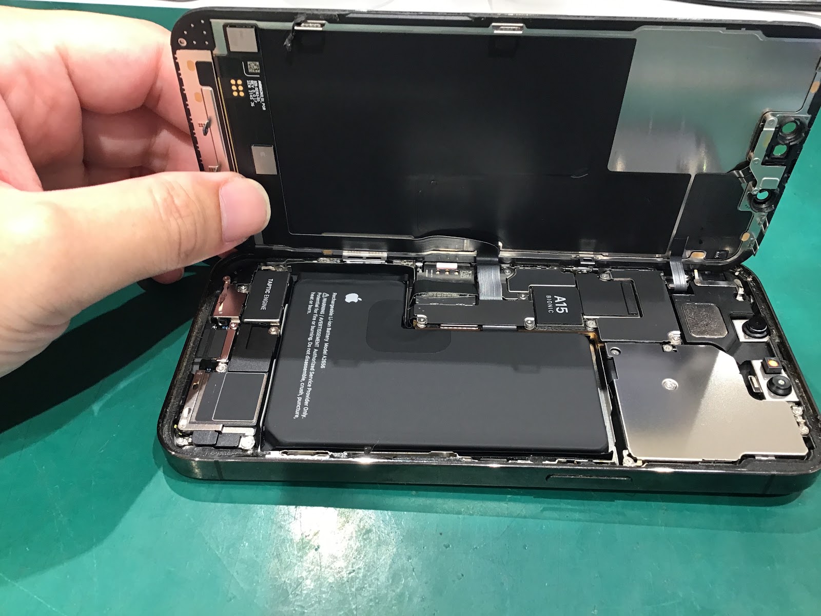 バッテリー交換希望でiPhone13Proをお持ち込み頂きました！